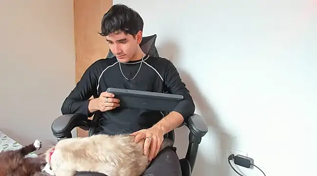 Snapshot of leo030809 chatting on 03-17-25, 04:01 leo030809 online show from 03-17-25, 04:01