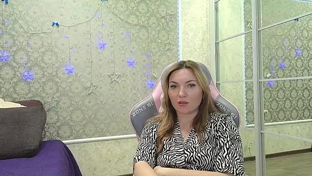 Snapshot of -DIVORA- chatting on 03-09-25, 07:59 -DIVORA- online show from 03-09-25, 07:59