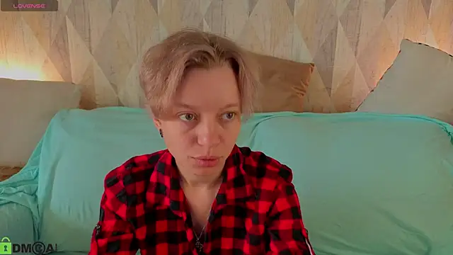 Snapshot of Michelle_Blond chatting on 07-16-26, 01:13 Michelle Blond online show from 07-16-26, 01:13
