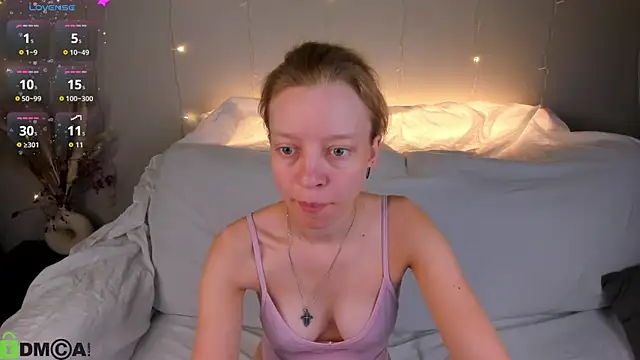 Snapshot of Michelle_Blond chatting on 06-22-26, 11:35 Michelle Blond online show from 06-22-26, 11:35