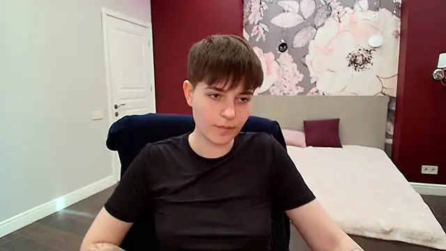 EmiliaYours online show from 04-14-26, 01:49