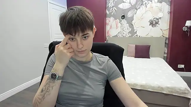 EmiliaYours online show from 11-29-25, 02:50