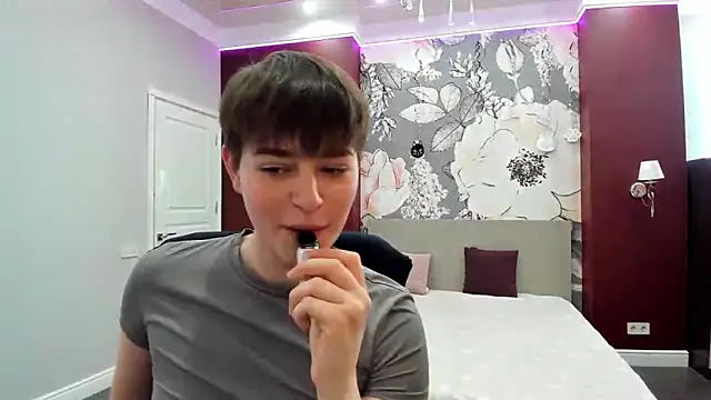 EmiliaYours online show from 03-01-26, 02:06