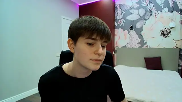 EmiliaYours online show from 04-07-26, 02:19