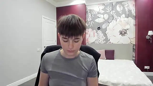 EmiliaYours online show from 11-28-25, 03:45