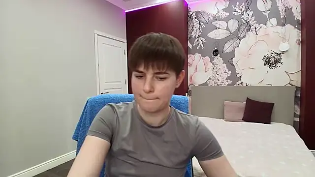 EmiliaYours online show from 03-29-26, 02:08