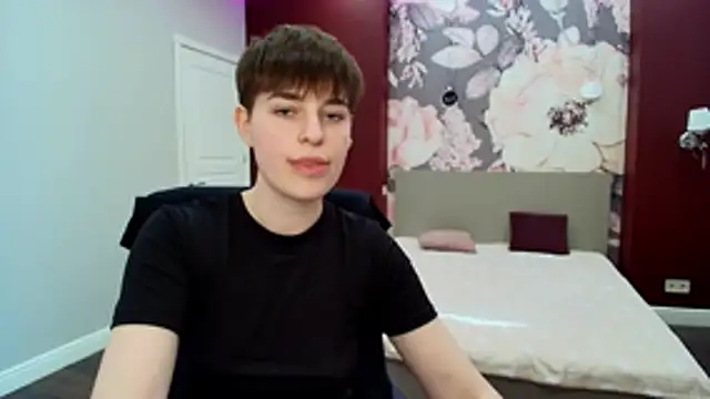 EmiliaYours online show from 04-25-26, 01:36