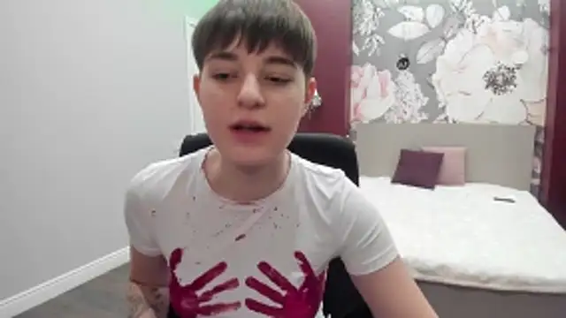 EmiliaYours online show from 11-04-25, 04:22