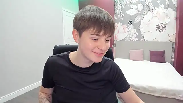 EmiliaYours online show from 11-17-25, 03:16