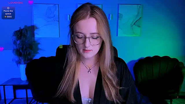 luna berryy online show from 03-10-26, 08:02