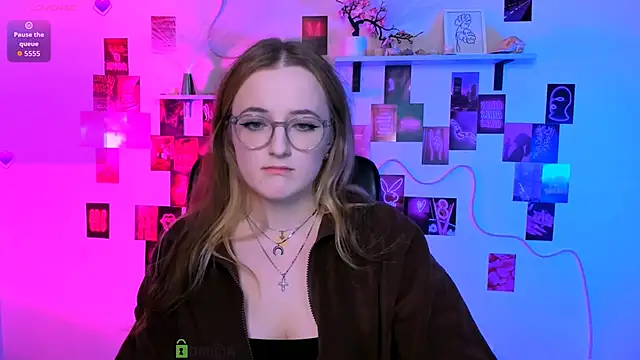 luna berryy online show from 04-14-26, 08:14