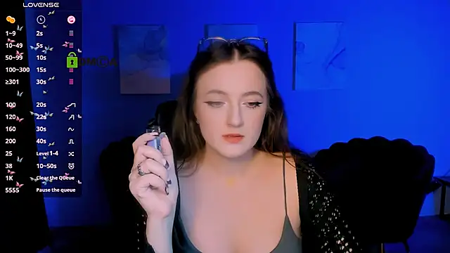 luna berryy online show from 11-08-25, 08:56