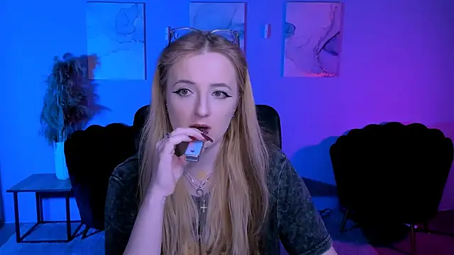 luna berryy online show from 03-24-26, 08:20