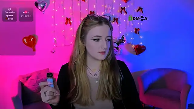 luna berryy online show from 04-03-26, 07:20