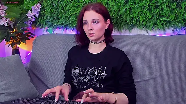 AprilAvery online show from 03-18-25, 07:22