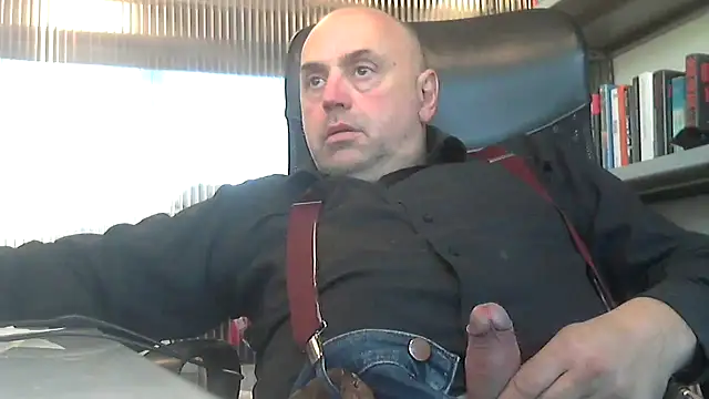 Snapshot of pantomax chatting on 12-27-24, 11:28 pantomax online show from 12-27-24, 11:28