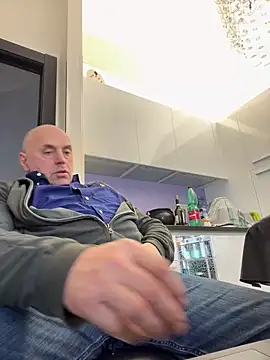 Snapshot of pantomax chatting on 03-18-25, 12:28 pantomax online show from 03-18-25, 12:28