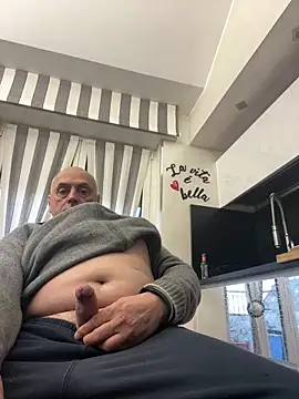 Snapshot of pantomax chatting on 02-13-25, 01:15 pantomax online show from 02-13-25, 01:15