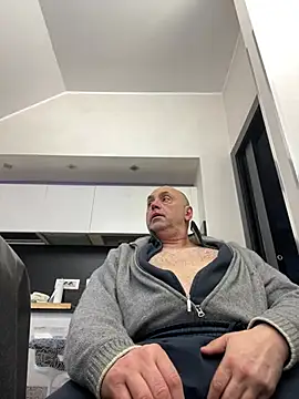 Snapshot of pantomax chatting on 02-14-25, 03:58 pantomax online show from 02-14-25, 03:58