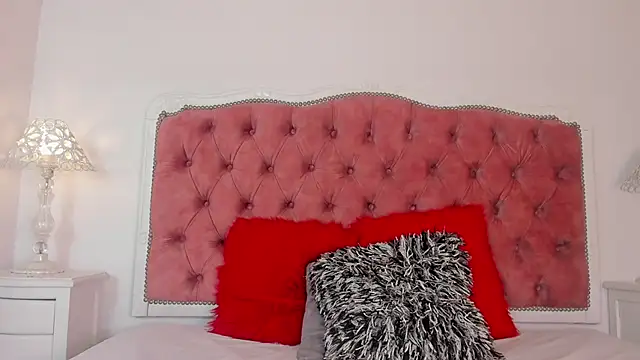 Snapshot of amberlitle chatting on 09-21-25, 04:01 amberlitle online show from 09-21-25, 04:01