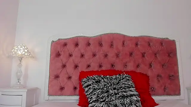 Snapshot of amberlitle chatting on 10-13-25, 01:45 amberlitle online show from 10-13-25, 01:45