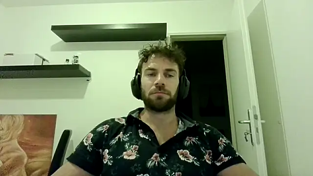 Snapshot of alpha-hunk chatting on 09-25-25, 07:09 alpha-hunk online show from 09-25-25, 07:09