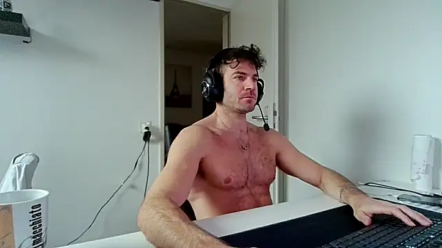 Snapshot of alpha-hunk chatting on 01-18-26, 09:56 alpha-hunk online show from 01-18-26, 09:56