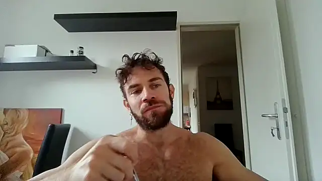 Snapshot of alpha-hunk chatting on 10-13-25, 10:39 alpha-hunk online show from 10-13-25, 10:39