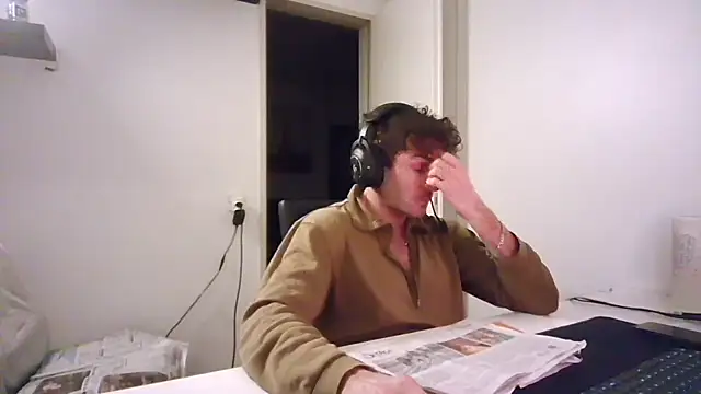 Snapshot of alpha-hunk chatting on 01-16-26, 09:52 alpha-hunk online show from 01-16-26, 09:52