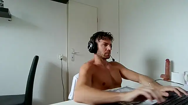 alpha-hunk online show from 04-10-26, 12:12