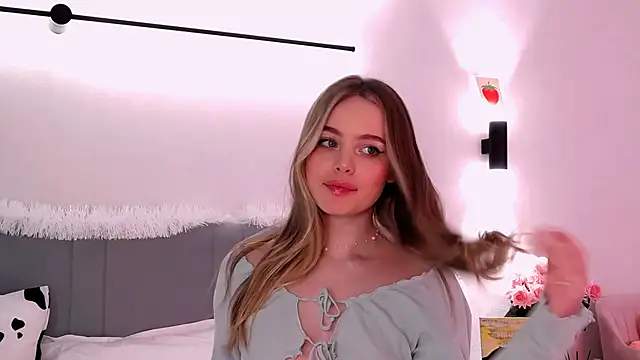 Snapshot of SIlviaBeyt chatting on 02-23-25, 10:53 SIlviaBeyt online show from 02-23-25, 10:53