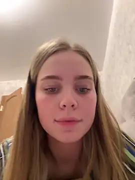 Snapshot of SIlviaBeyt chatting on 10-18-25, 09:06 SIlviaBeyt online show from 10-18-25, 09:06