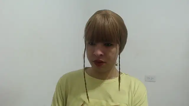 Snapshot of estefania224 chatting on 05-27-26, 12:09 estefania224 online show from 05-27-26, 12:09