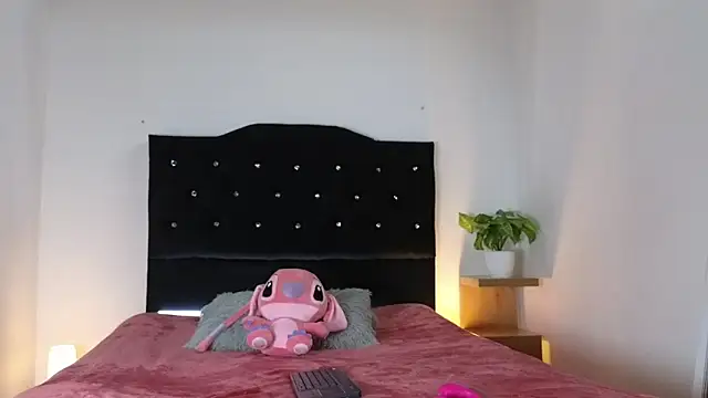 Snapshot of andrew_kamy chatting on 03-08-25, 05:22 andrew kamy online show from 03-08-25, 05:22