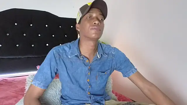 Snapshot of andrew_kamy chatting on 03-15-25, 05:48 andrew kamy online show from 03-15-25, 05:48