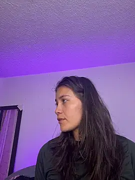 Snapshot of aurora_divine chatting on 04-17-26, 07:06 aurora divine online show from 04-17-26, 07:06