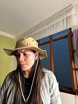 Snapshot of aurora_divine chatting on 09-26-25, 10:49 aurora divine online show from 09-26-25, 10:49
