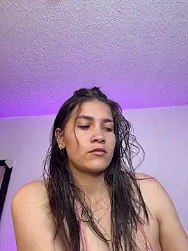 Snapshot of aurora_divine chatting on 04-21-26, 06:58 aurora divine online show from 04-21-26, 06:58