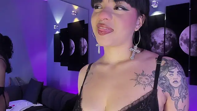 Snapshot of maddy_walker chatting on 02-01-25, 11:27 maddy walker online show from 02-01-25, 11:27