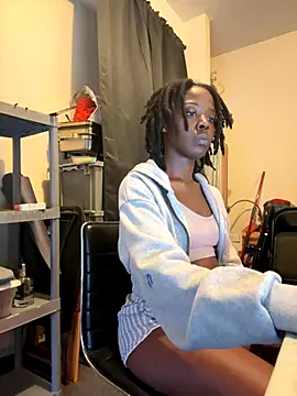 choclatepeaach online show from 12-21-25, 09:59