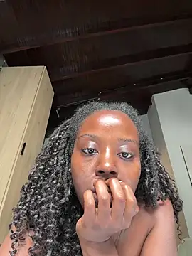 choclatepeaach online show from 12-17-25, 06:46