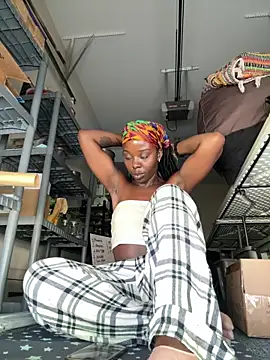 Snapshot of choclatepeaach chatting on 06-14-26, 02:29 choclatepeaach online show from 06-14-26, 02:29