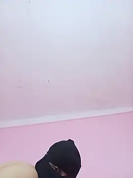 Snapshot of Hajar_charmouta1 chatting on 10-18-25, 11:01 Hajar charmouta1 online show from 10-18-25, 11:01