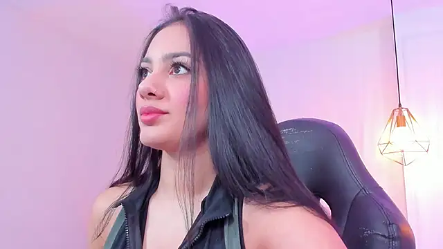 Snapshot of mallie_quinn chatting on 02-18-25, 01:11 mallie quinn online show from 02-18-25, 01:11