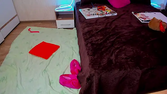 Miss Elsa  online show from 03-11-25, 05:13