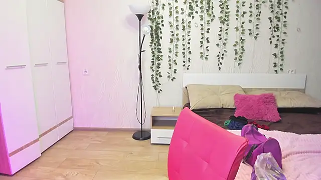 Miss Elsa  online show from 10-03-25, 01:20