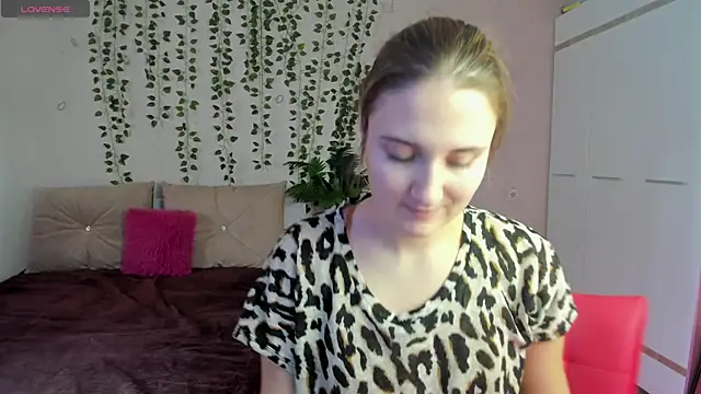 Miss Elsa  online show from 11-21-25, 06:12