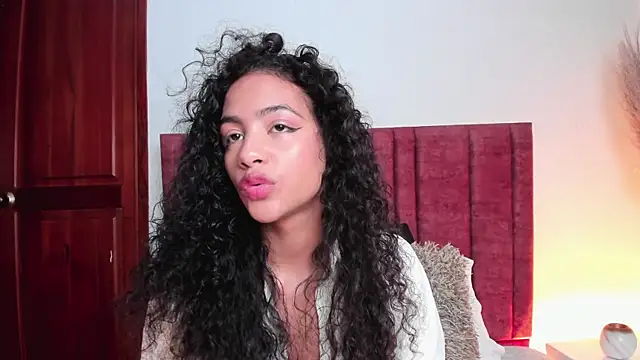 Snapshot of AntonellaHall_ chatting on 09-17-25, 12:18 AntonellaHall  online show from 09-17-25, 12:18