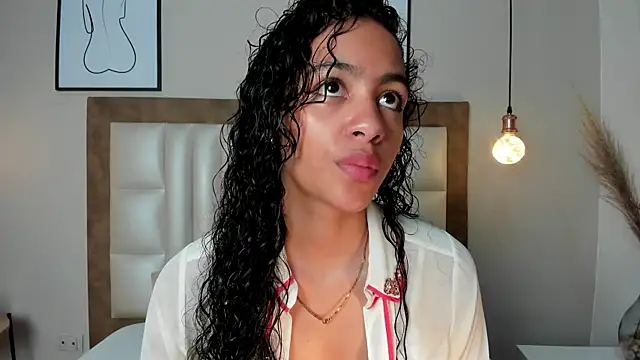 Snapshot of AntonellaHall_ chatting on 12-14-25, 03:28 AntonellaHall online show from 12-14-25, 03:28