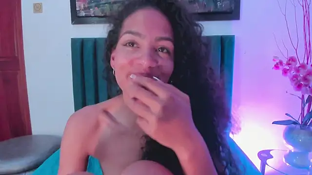 Snapshot of AntonellaHall_ chatting on 02-27-25, 06:20 AntonellaHall  online show from 02-27-25, 06:20